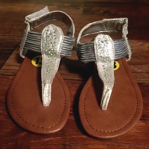 🚫SOLD!🚫 Girl’s silver sandals
